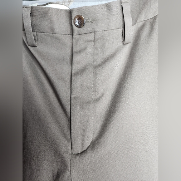 NWT Eddie Bauer Classic Fit Pants. Size 38x32 - Picture 4 of 11